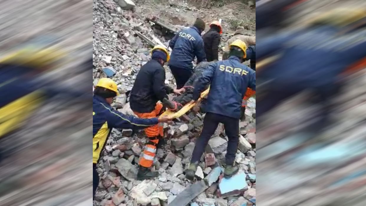 Joshimath Accident laborer engaged in demolishing hotel fell Sdrf ndrf team rushed to hospital Uttarakhand