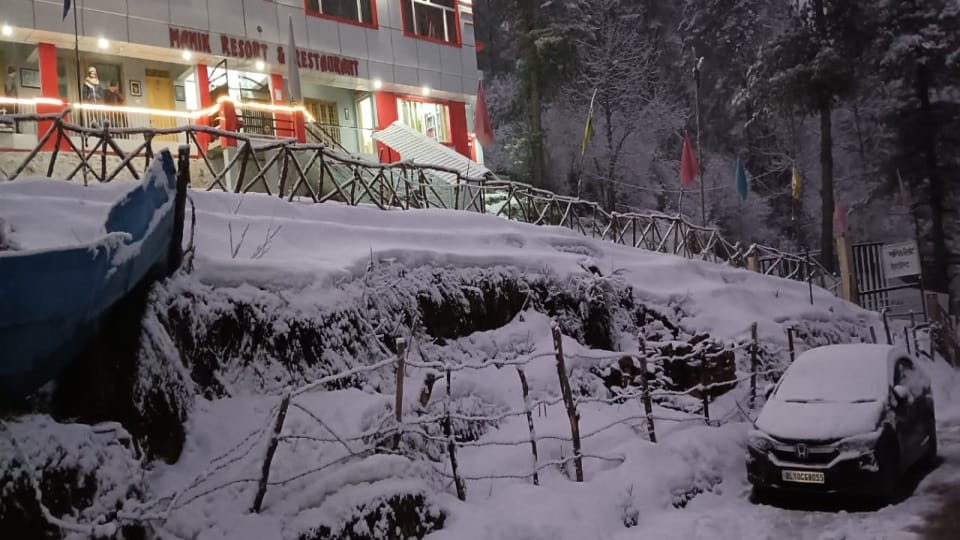 Uttarakhand Weather News Today Heavy Snowfall In Auli Amazing Photos