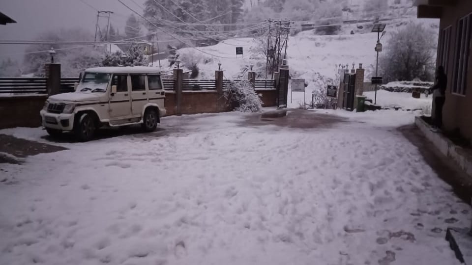 Uttarakhand Weather News Today Heavy Snowfall In Auli Amazing Photos