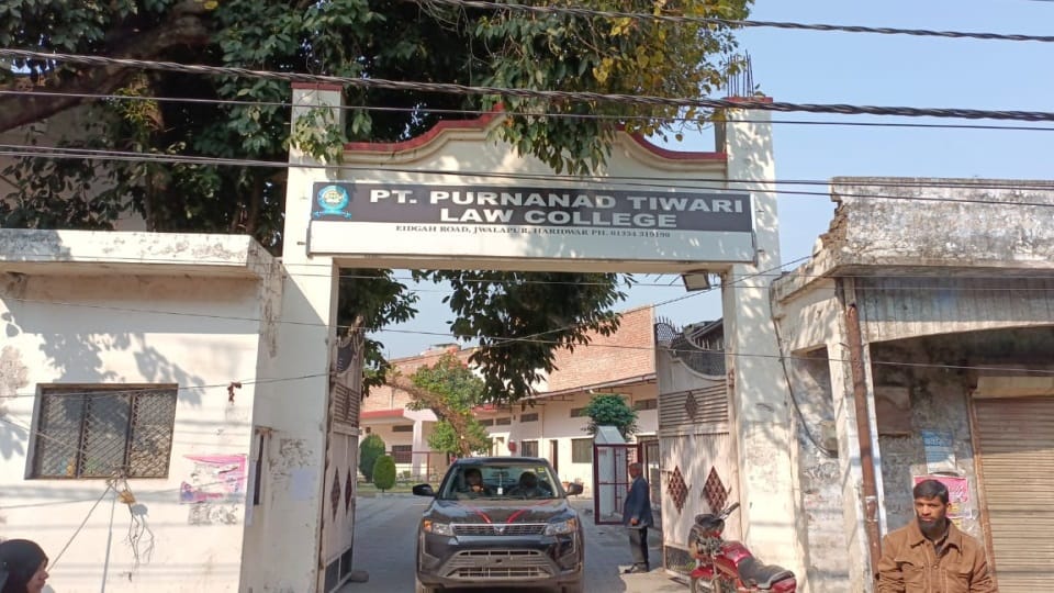 Haridwar News: Groom reaches college with bride to give LLB exam Just after his marriage