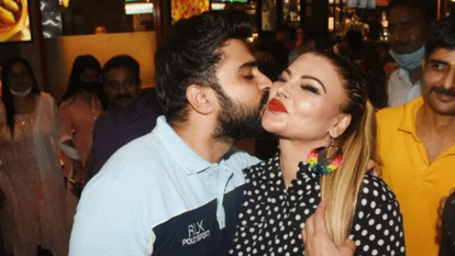 Rakhi Sawant got angry on adil khan durrani calls him settingbaaz actress went to meet her husband in lockup
