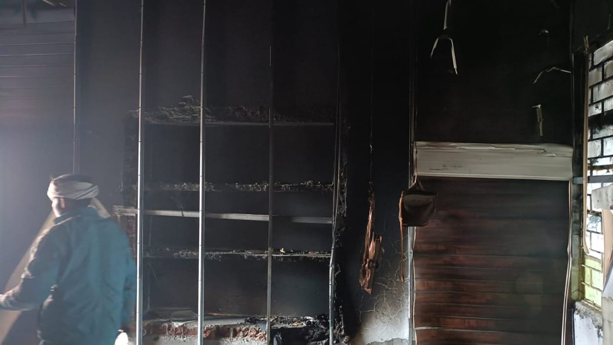 Rampur sdm chamber catches fire evereything burn