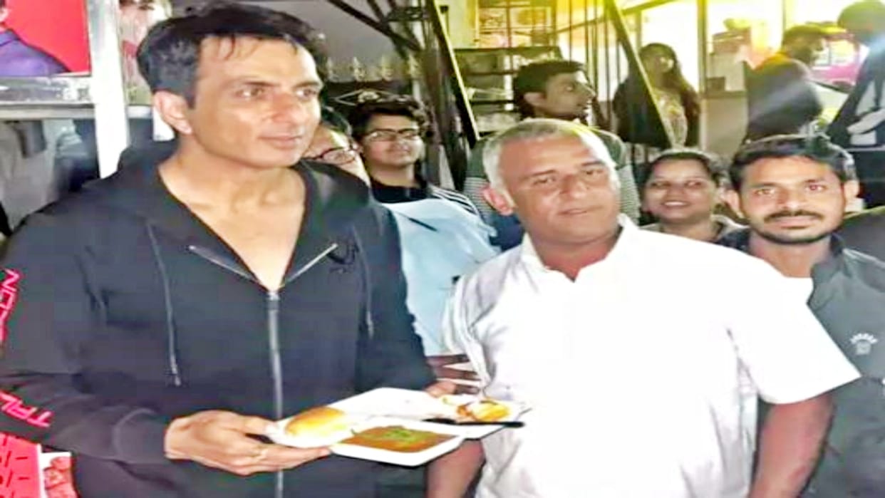 Actor Sonu Sood reached Tonk Road to meet his fan