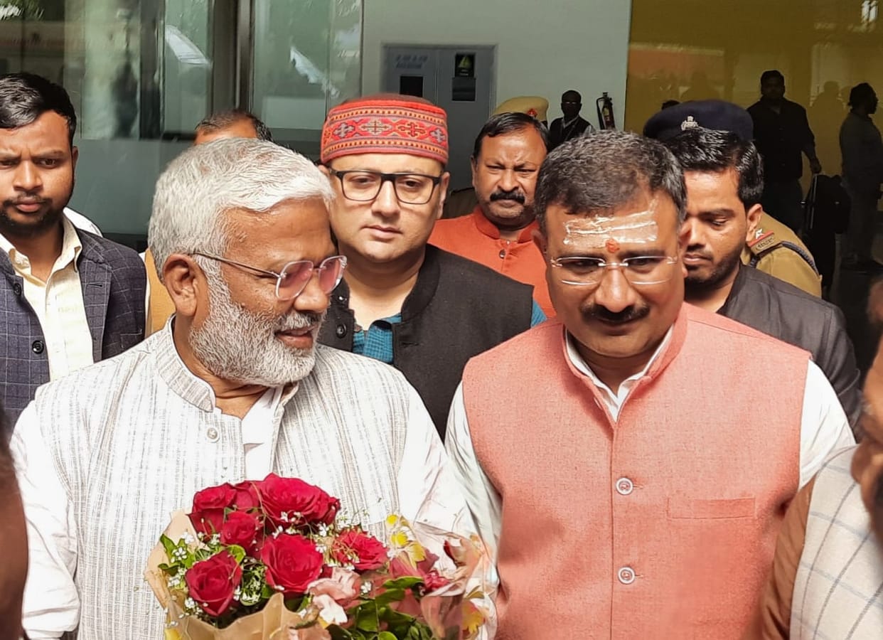Minister Swatantradev Singh worship in Kashi Vishwanath Temple meeting with  BJP workers