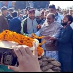 नायब सूबेदार प्रमोद कुुमार को अंतिम विदाई देते परिजन।