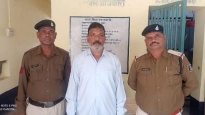 पुलिस गिरफ्त में आरोपी।