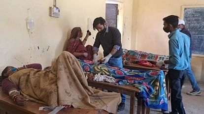 स्कूल में इलाजरत बीमार लोग