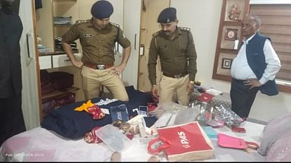 Durg: पूर्व मंत्री के रिश्तेदार के घर करोड़ों की चोरी , शादी में गया था परिवार, घर लौटे तो उड़ गये होश पूर्व मंत्री के रिश्तेदार के घर करोड़ों की लूट