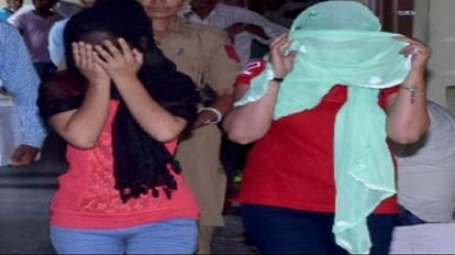 Prostitution was run through WhatsApp, two girls along with pimps were arrested in Gurugram
