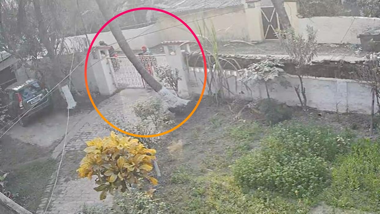 Bihar Crime Chain and earrings snatched from retired professor wife in Muzaffarpur