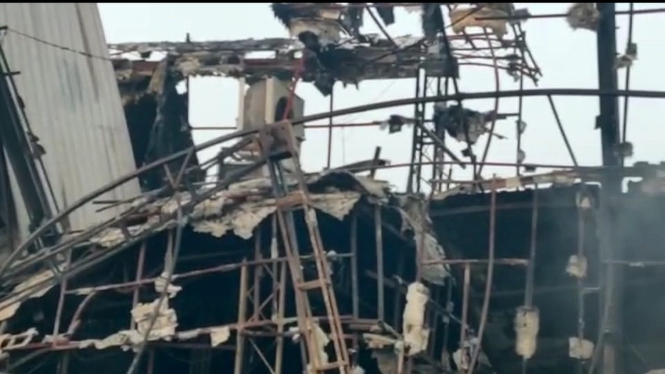 banquet hall was destroyed by the fire caused by the lamp in the marriage pavilion