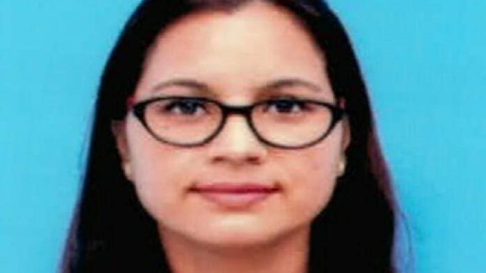 Car and truck collision on Agra-Lucknow Expressway ADJ Poonam Tyagi killed