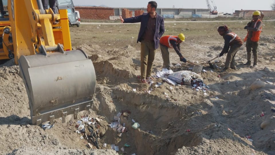 Haridwar SDM raids in Bairagi camp area government medicines found buried in a pit