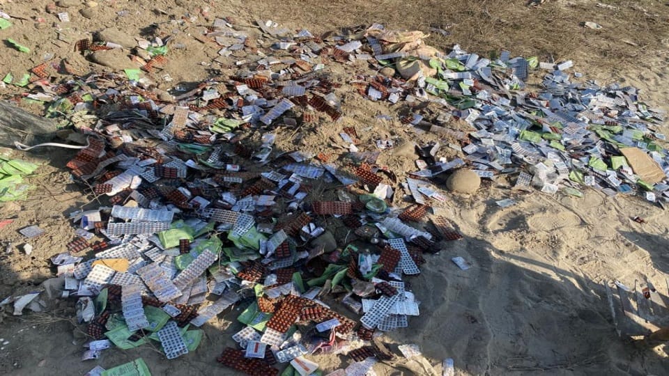 Haridwar SDM raids in Bairagi camp area government medicines found buried in a pit
