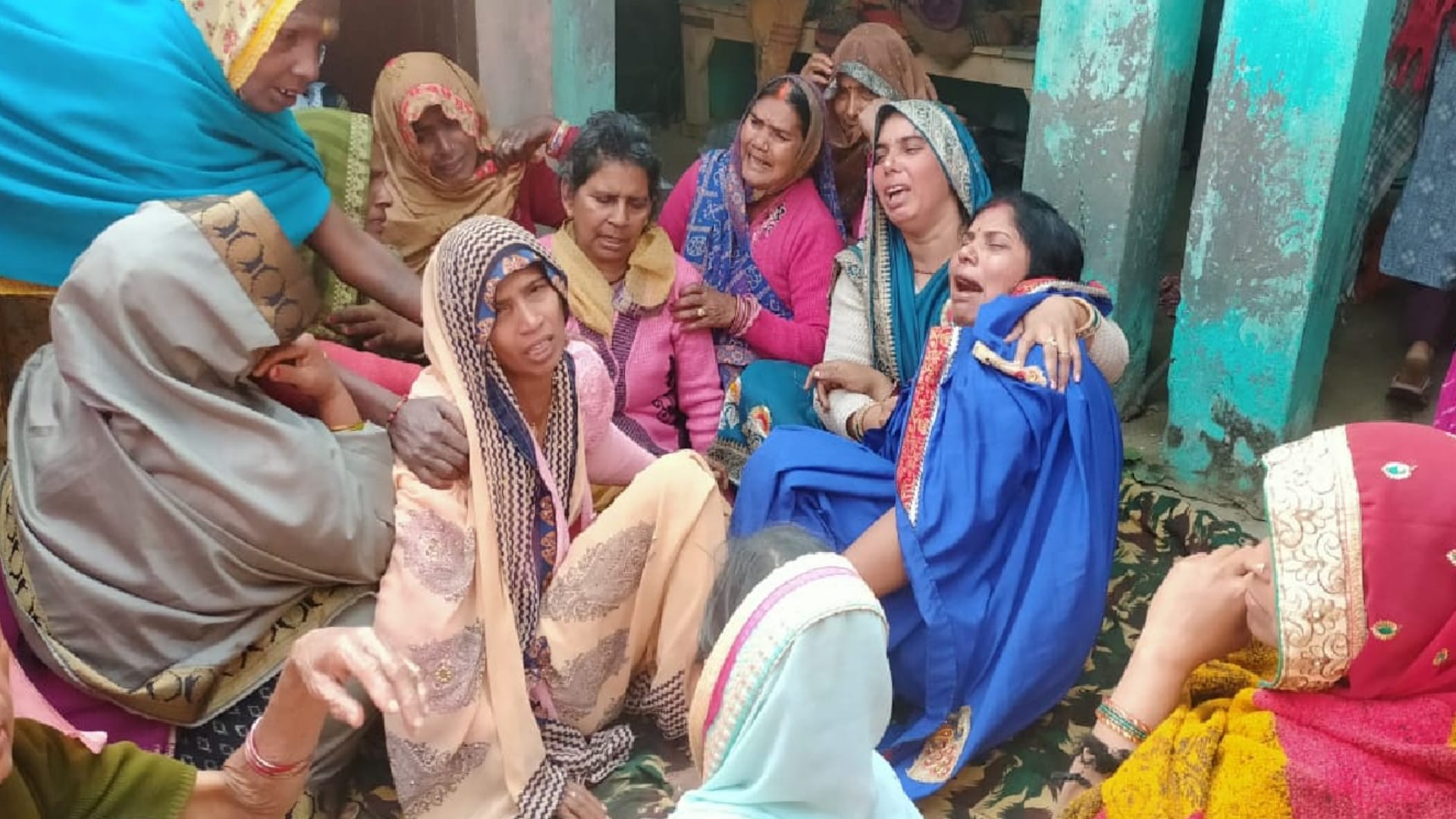 Father killed four people in family at Gola Gorakhpur