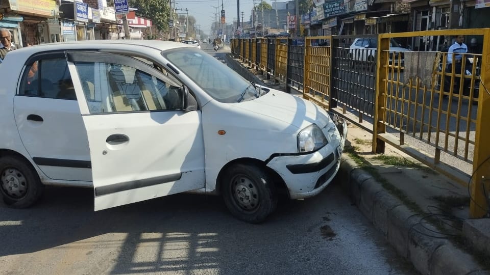 Two Car collided in fatehabad