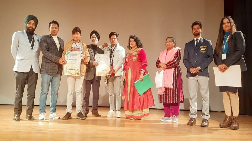 Aligarh chocolaty singer Kunal Singh won gold in Jammu and Kashmir