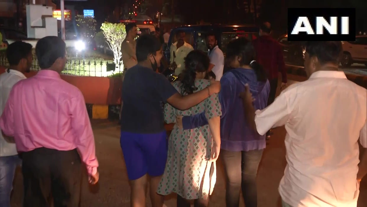 Over 100 Students Fall Sick Due to Suspected Food Poisoning in Karnataka’s Palnadu News in Hindi