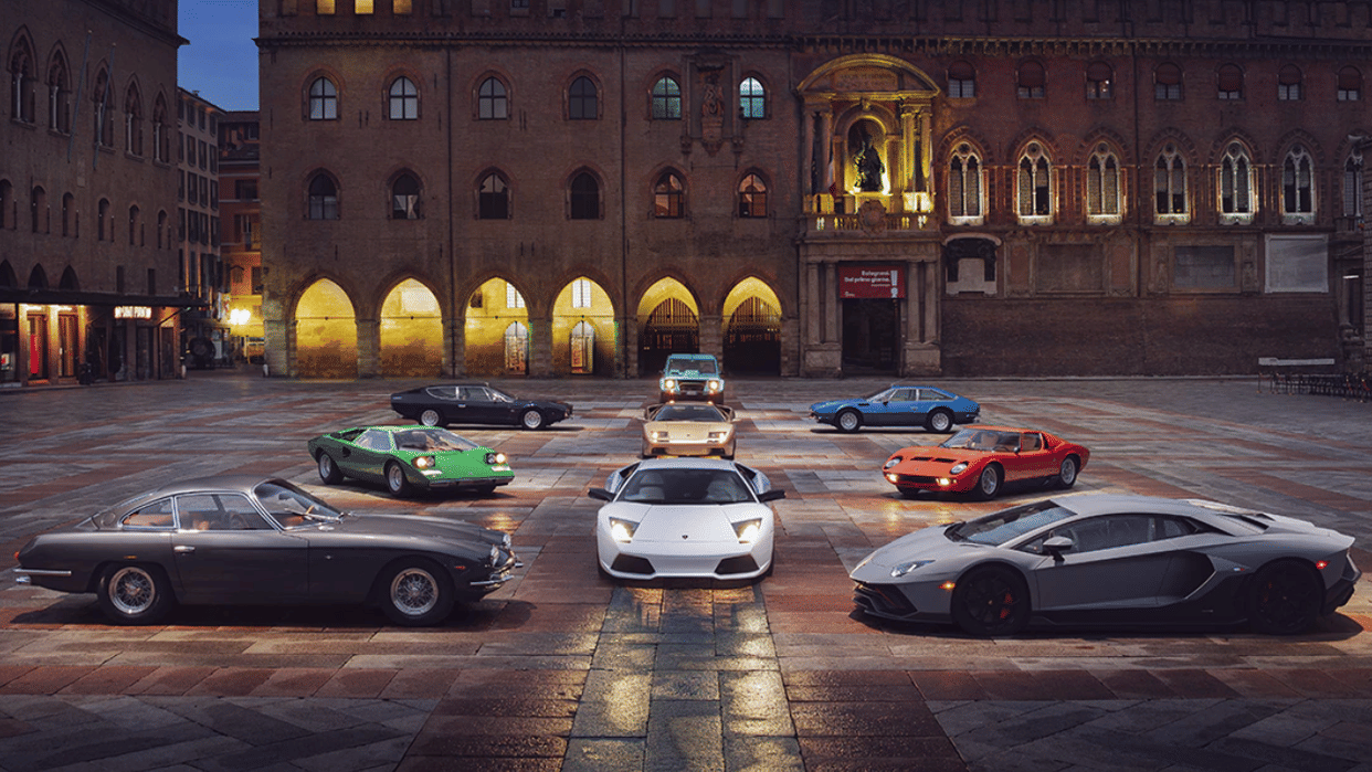lamborghini will use V12 engine last time in one roadster and one coupe supercars