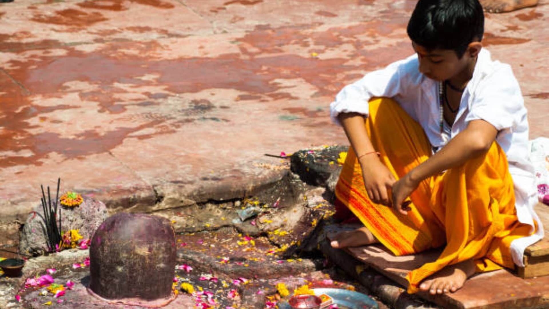 Maha Shivratri 2023 Outfit Ideas to Look Beautiful on Shivratri Puja Tips to Dress Up on Shivratri in Hindi