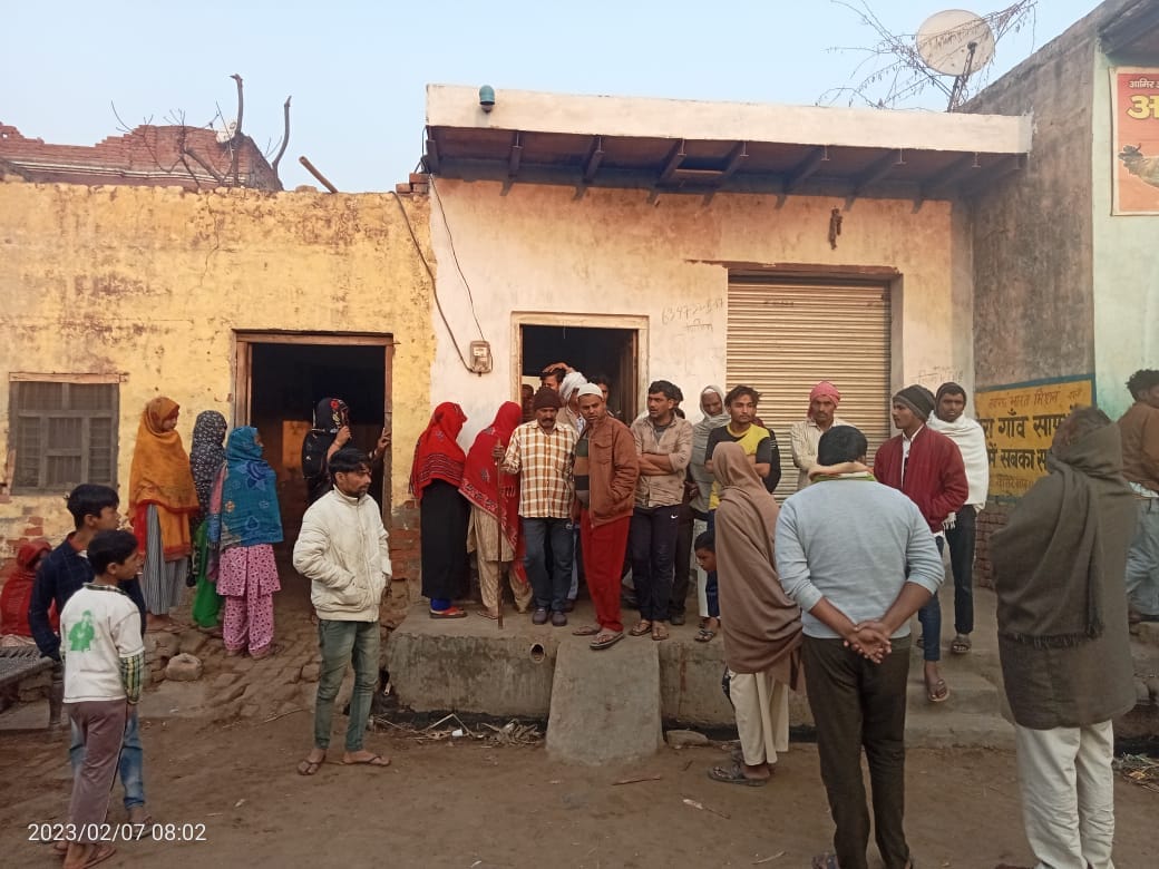 Case of father and daughter consuming poison in Kanpur, father said you have to stay alive