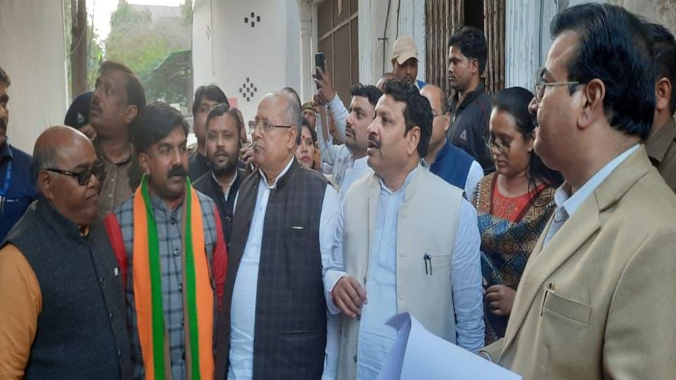 BJP minister Anoop Pradhan said Akhilesh Yadav is not a Shudra he comes from a backward caste In Mainpuri
