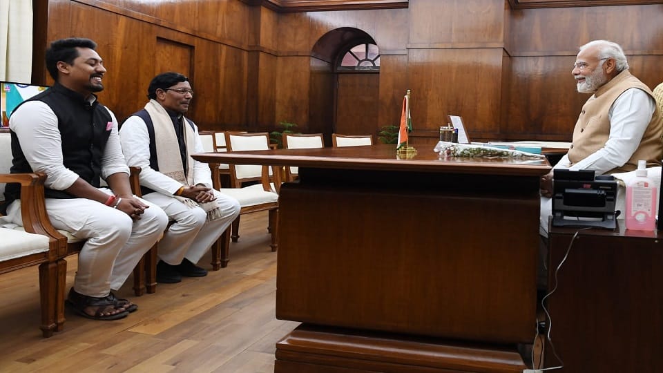 MP Hathras met PM Modi demanded stoppage of trains