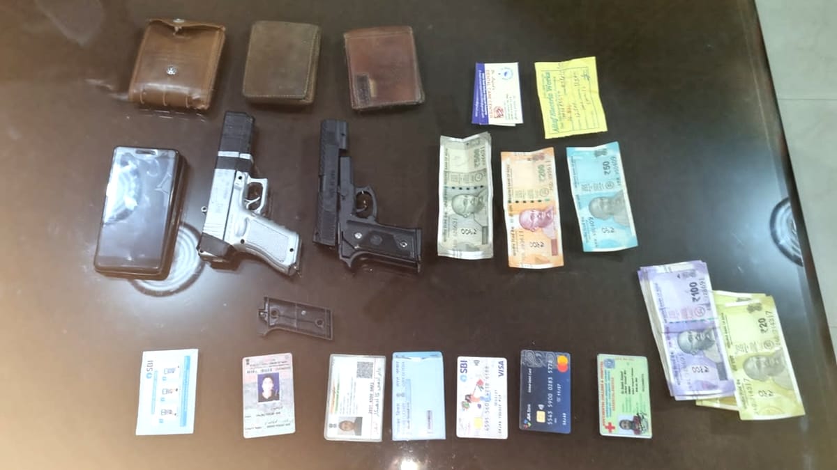 Extortion racket busted in Pulwama police arrested accused robbed with fake weapon