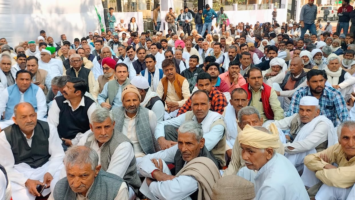 Meerut: RLD workers took out a procession demanding the declaration of sugarcane price and payment of arrears