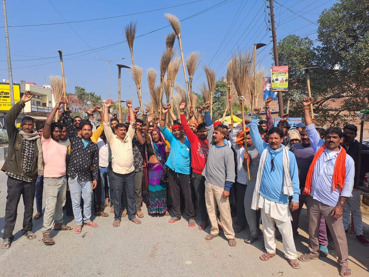 Cleaners demonstrated regarding salary and honorarium