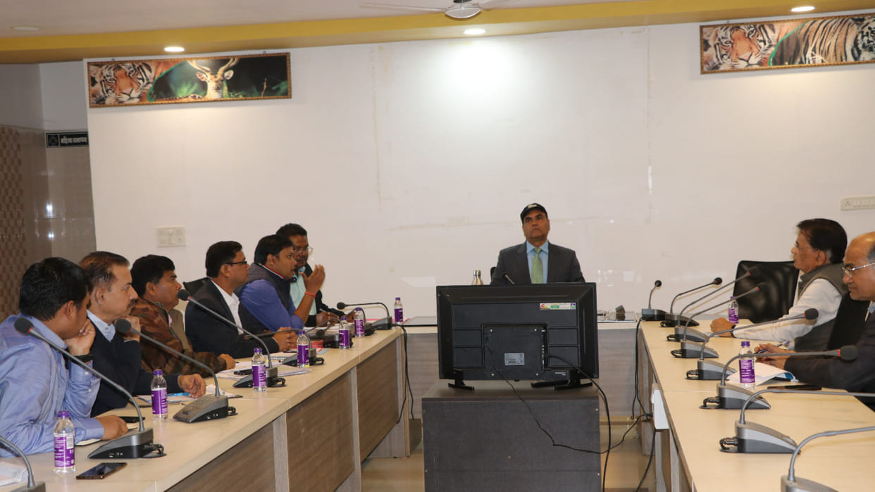 20 tigers roaming in rural areas of Shahdol, shocking figures revealed in task force meeting