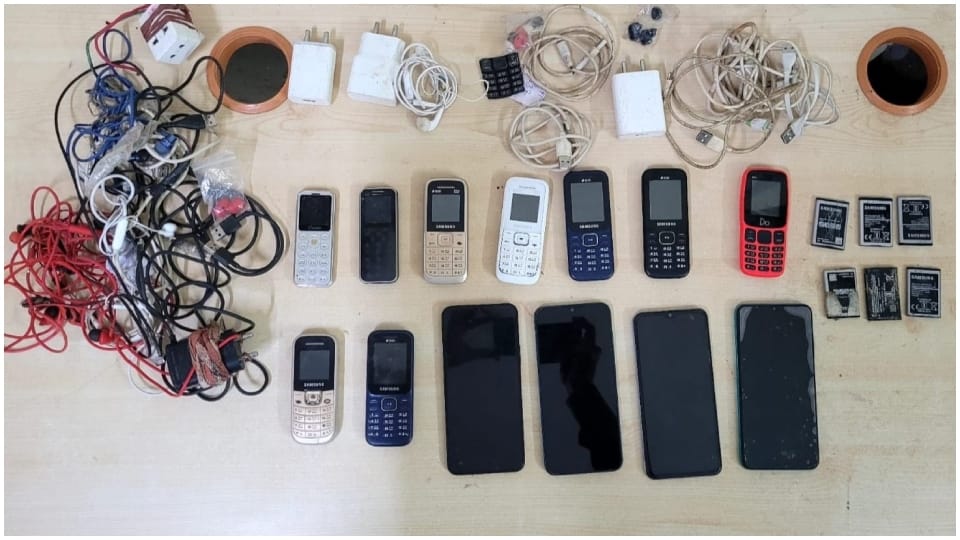 Smartphones and chargers found during checking from prisoners in Pratapgarh Jail