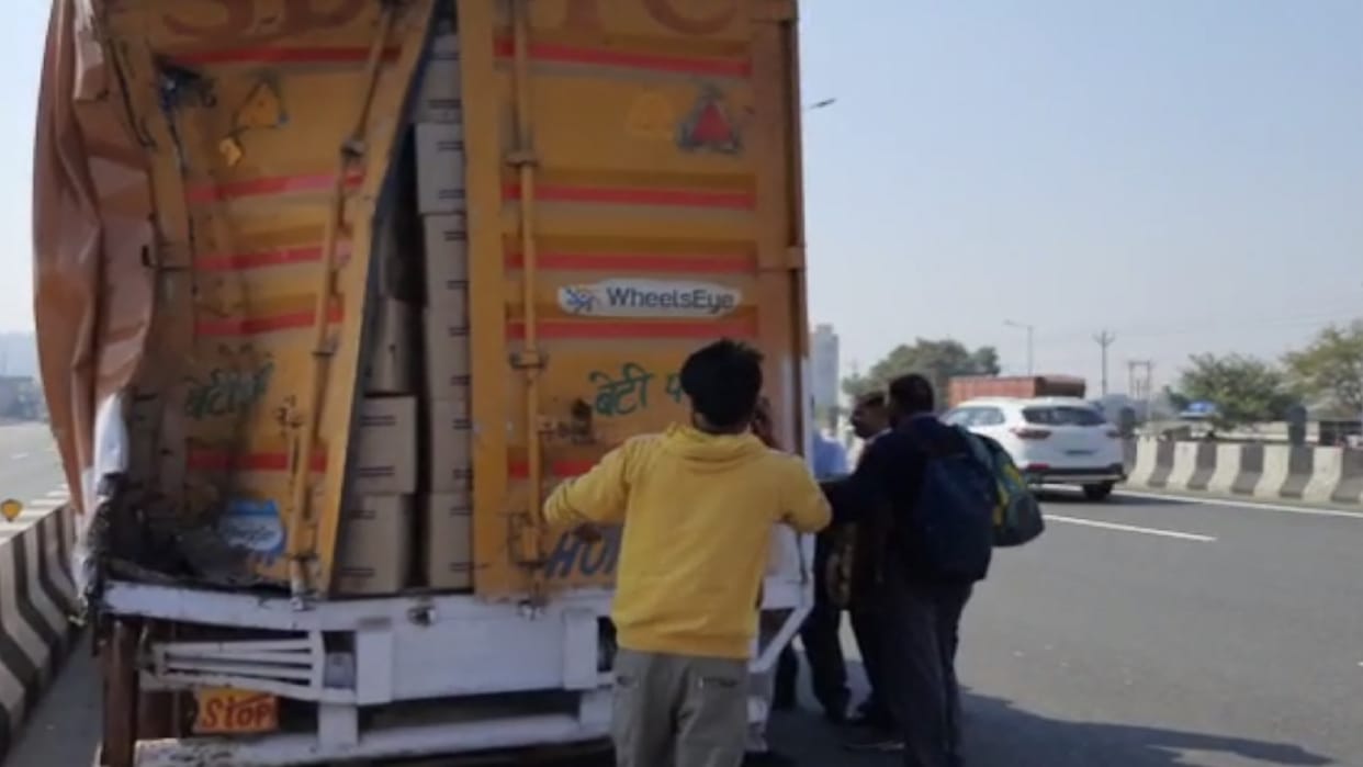 Ghaziabad Roadways bus collided with truck minor injuries to some passengers