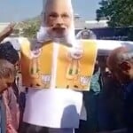 कांग्रेस ने फूंका पीएम मोदी का पुतला।