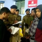 सदर अस्पताल के बाहर मामले की तफ्तीश में जुटी पुलिस