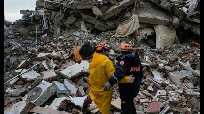 Turkey-Syria Earthquake: आठ हजार से ज्यादा मौतें, मलबे के अंदर से चीख रहे लोग, मदद के लिए कम पड़े हाथ तुर्किये में भूकंप का कहर