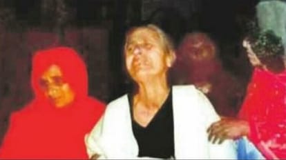 रोती-बिलखती रिया की दादी