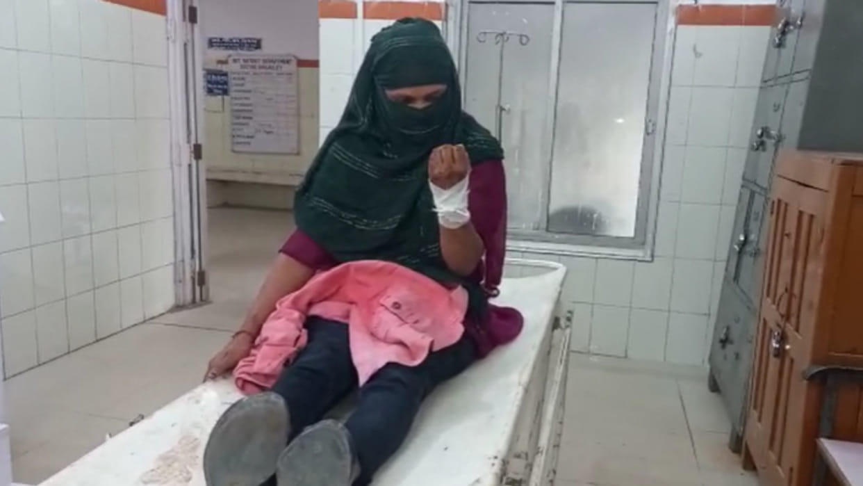 When the lover refused to marry, the girlfriend cut the vein at the door of his house in gwalior
