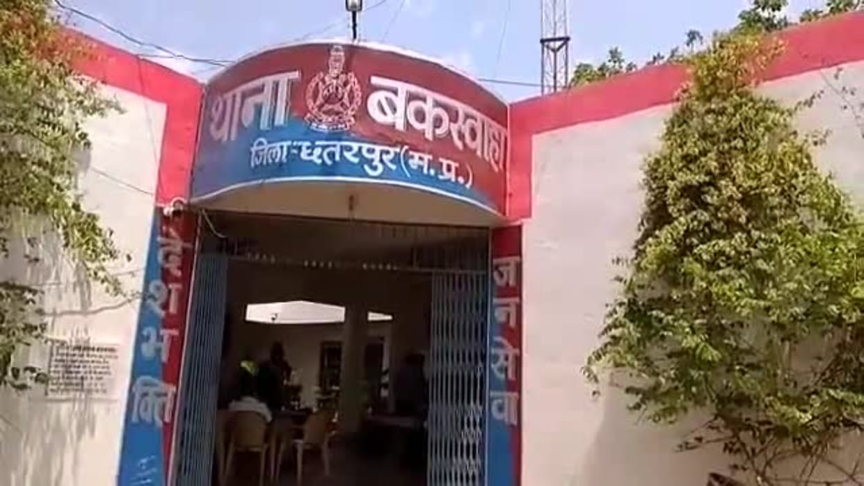 Chachi Semra sarpanch shot employment assistant secretary in old enmity in Chhatarpur Madhya Pradesh