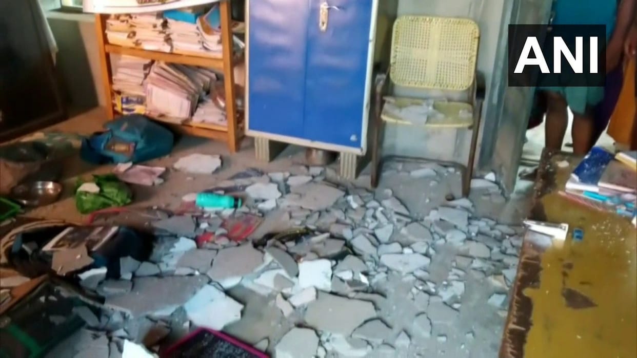 Three students were injured after the ceiling plaster fell in Visakhapatnam Primary School
