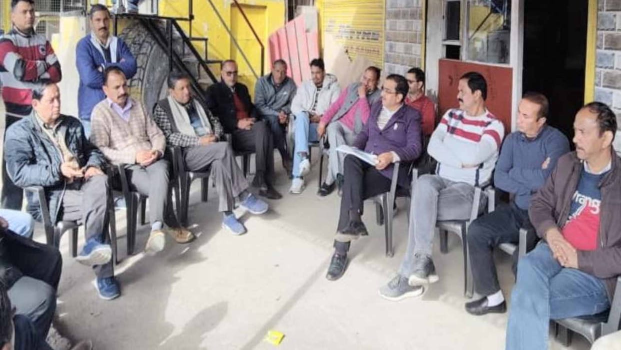 Adani proposes Rs 9.01 fare in Darlaghat, truck operators adamant on Rs 12