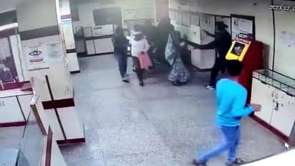 six miscreants entered bank with weapons and looted manager and staff hostage In Dhaulpur