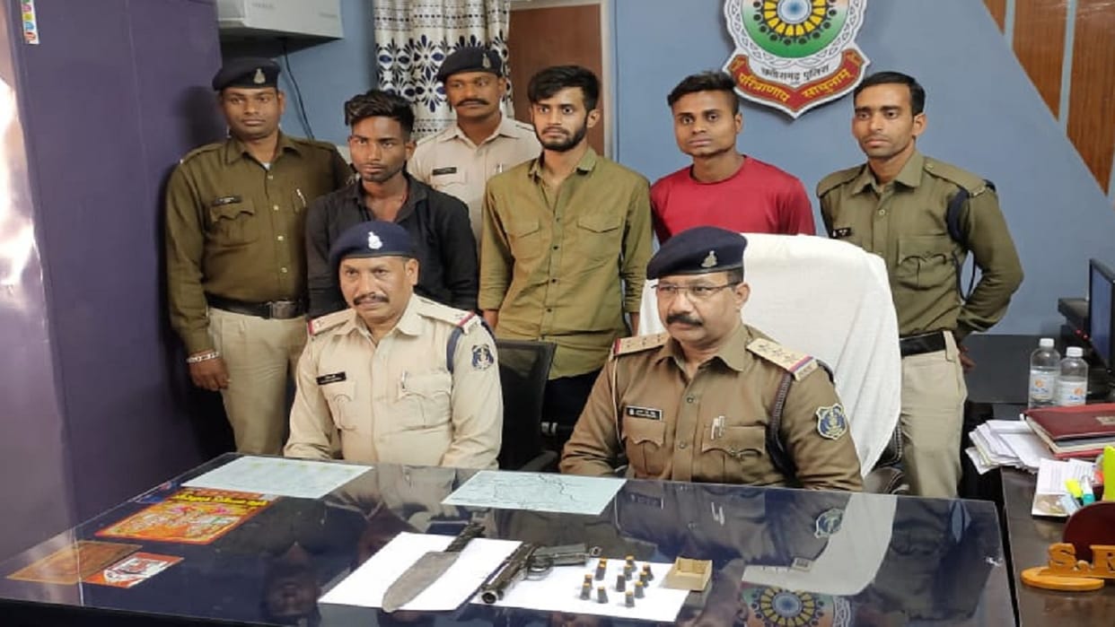 four boys arrested for robbing petrol pump with fake pistol in bilaspur