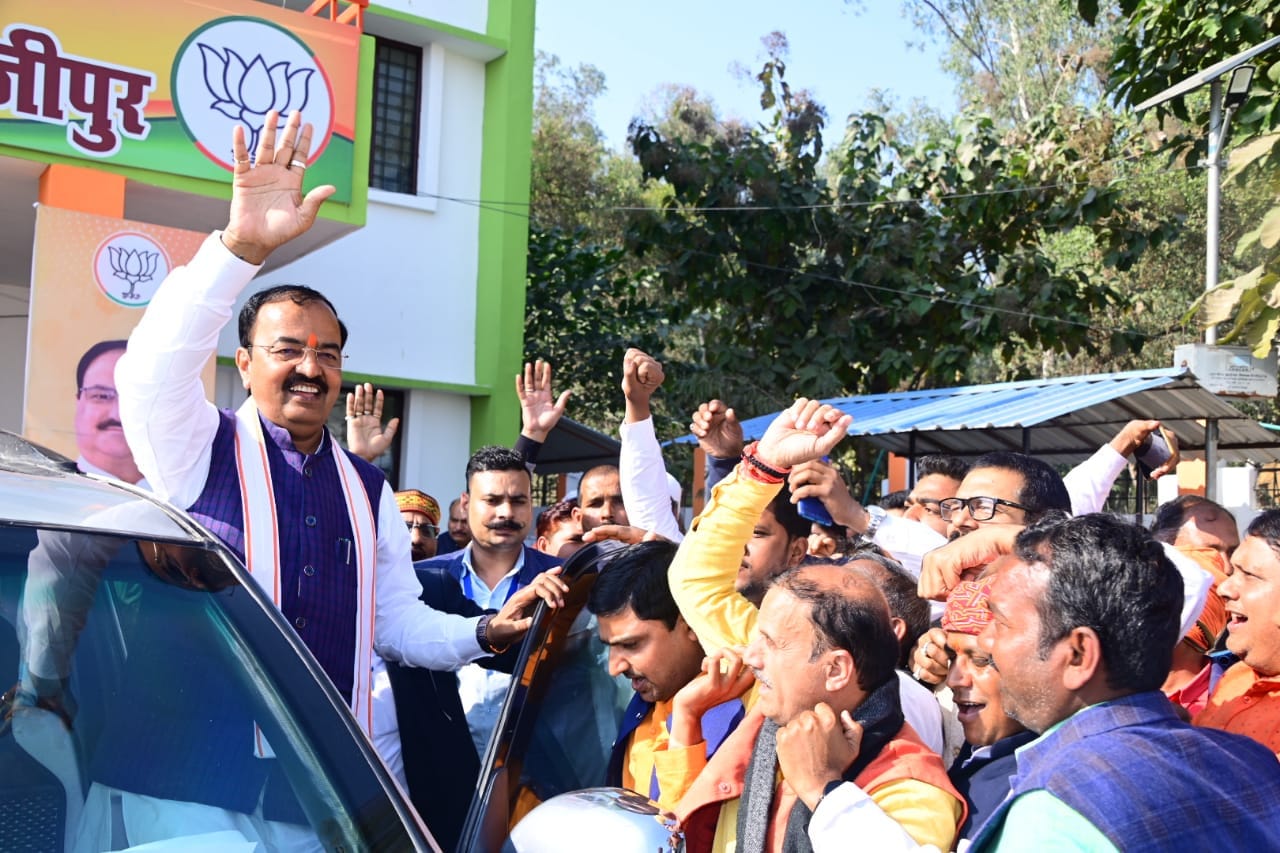 Swami Prasad has no status Deputy CM Keshav maurya said Samajwadi party only relies on criminals