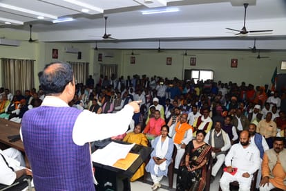 Swami Prasad has no status Deputy CM Keshav maurya said Samajwadi party only relies on criminals