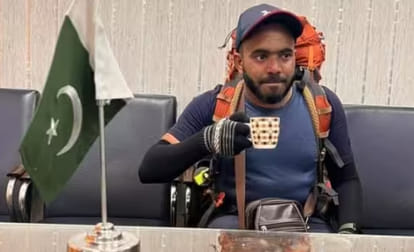 हज के लिए निकला शिहाब