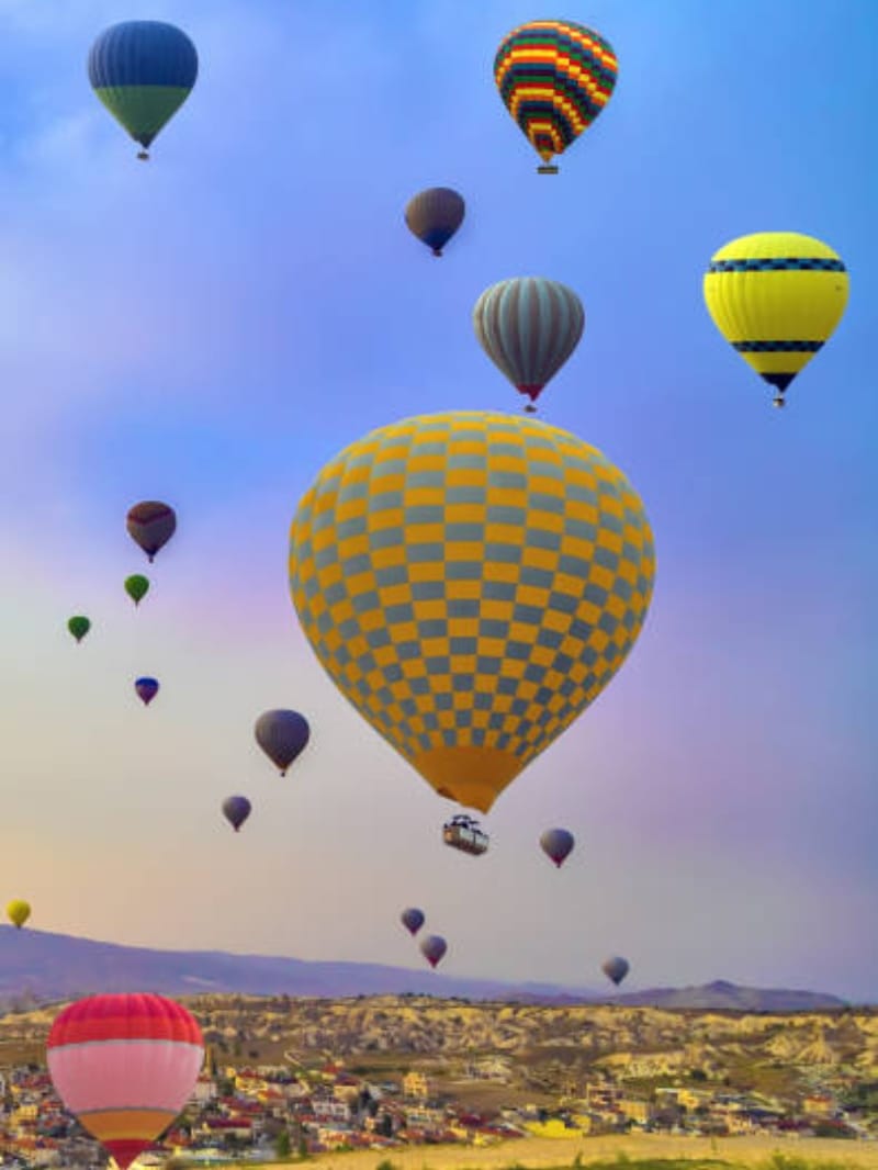 Hot air balloon flight punctured at Taj Mahotsav