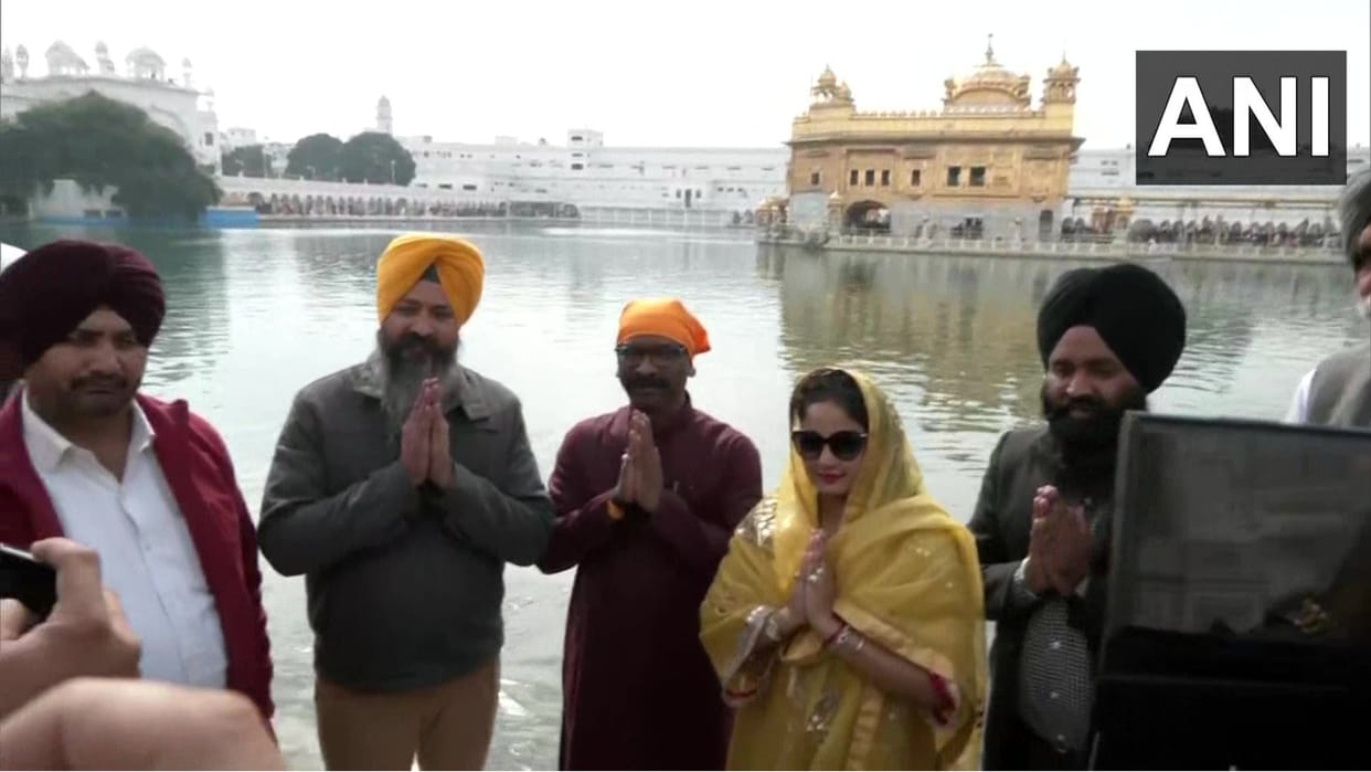 Jharkhand CM Hemant Soren today offered prayers at  Sri Harmandir Sahib in Amritsar
