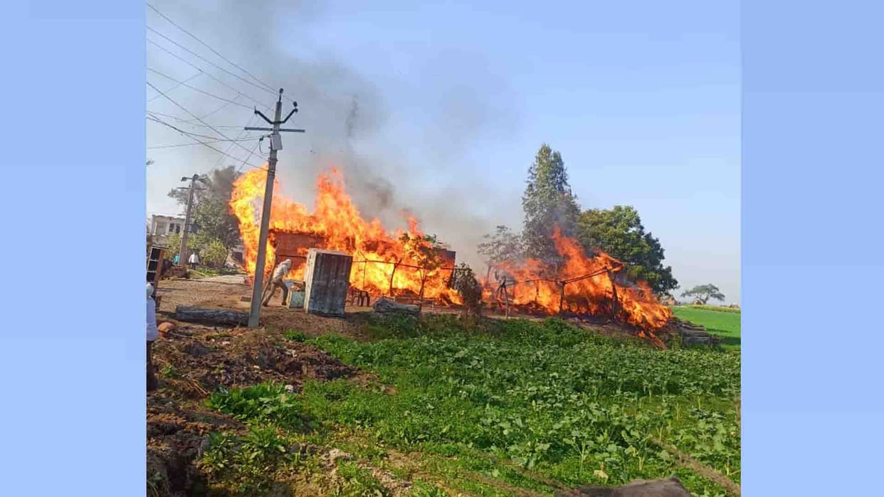 Farrukhabad: sudden fire broke out in the house, one scorched