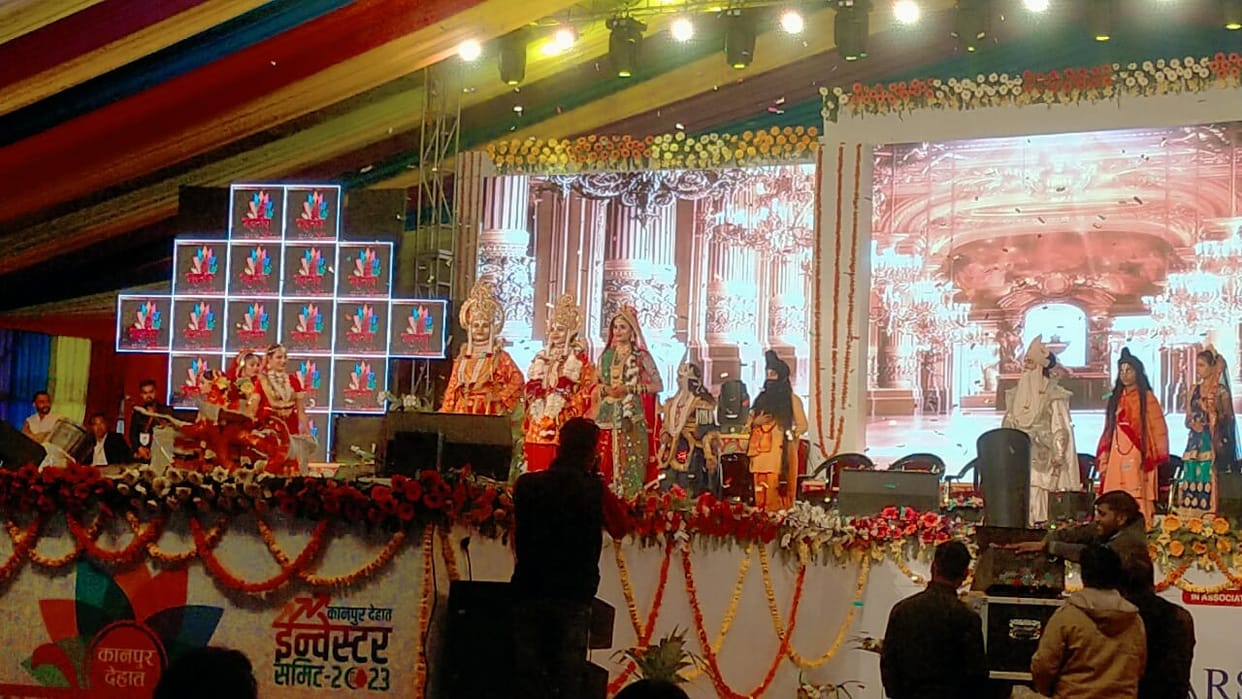 Kanpur Dehat Mahotsav, Cheering in the pandal on Ram Sita marriage, girls staged Ramlila